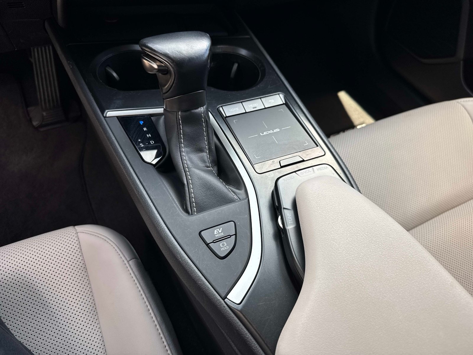Certified 2020 Lexus UX 250h w/ Premium Package AWD/4WD image 27