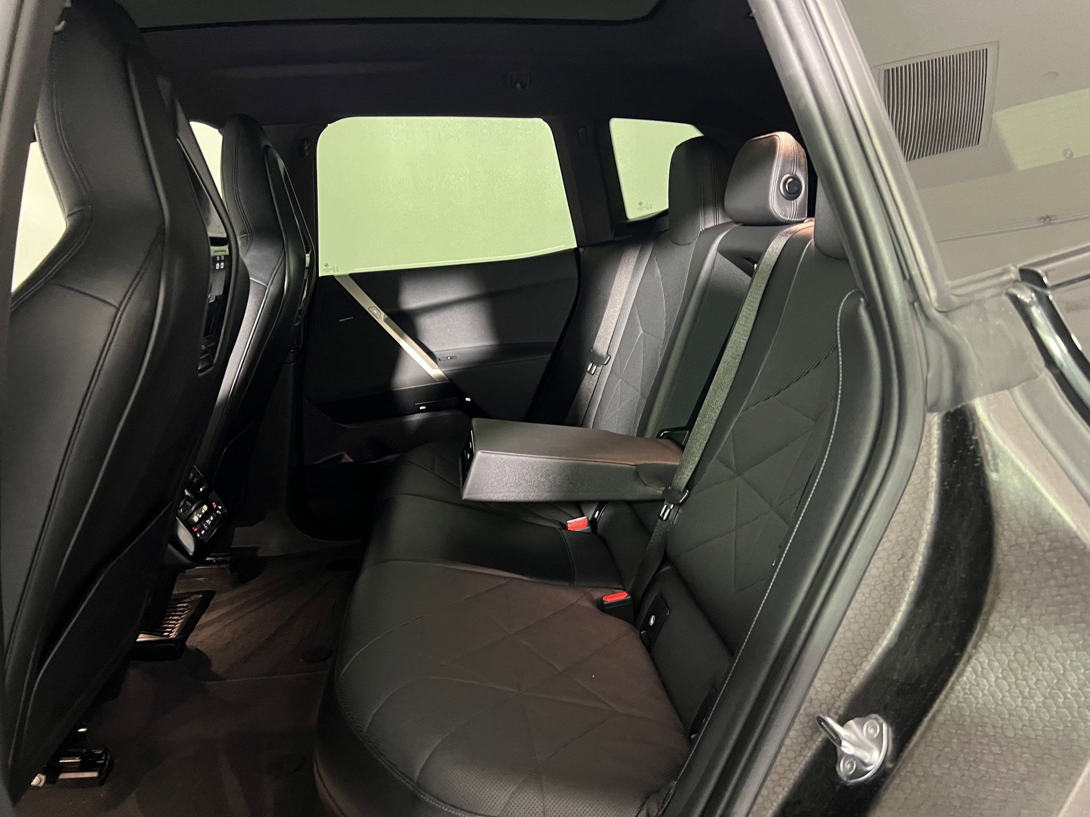 Used 2022 BMW iX xDrive50 w/ Premium Package image 13