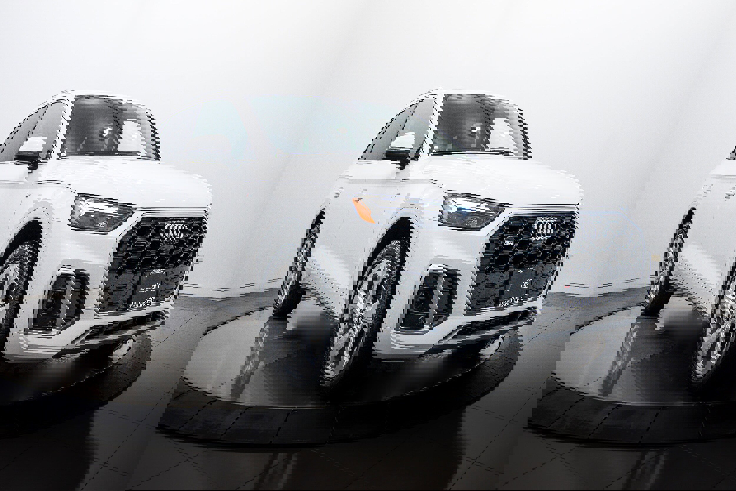 Certified 2023 Audi Q5 2.0T Premium Plus w/ Premium Plus Package image 2