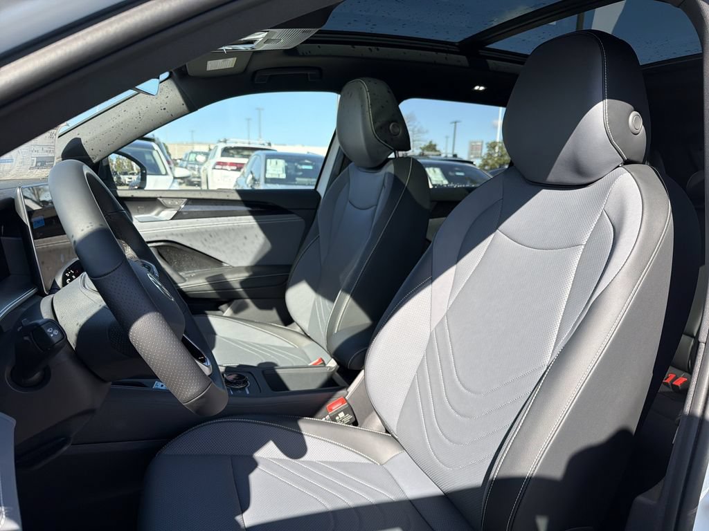 New 2026 Volkswagen Tiguan SE R-Line FWD image 12