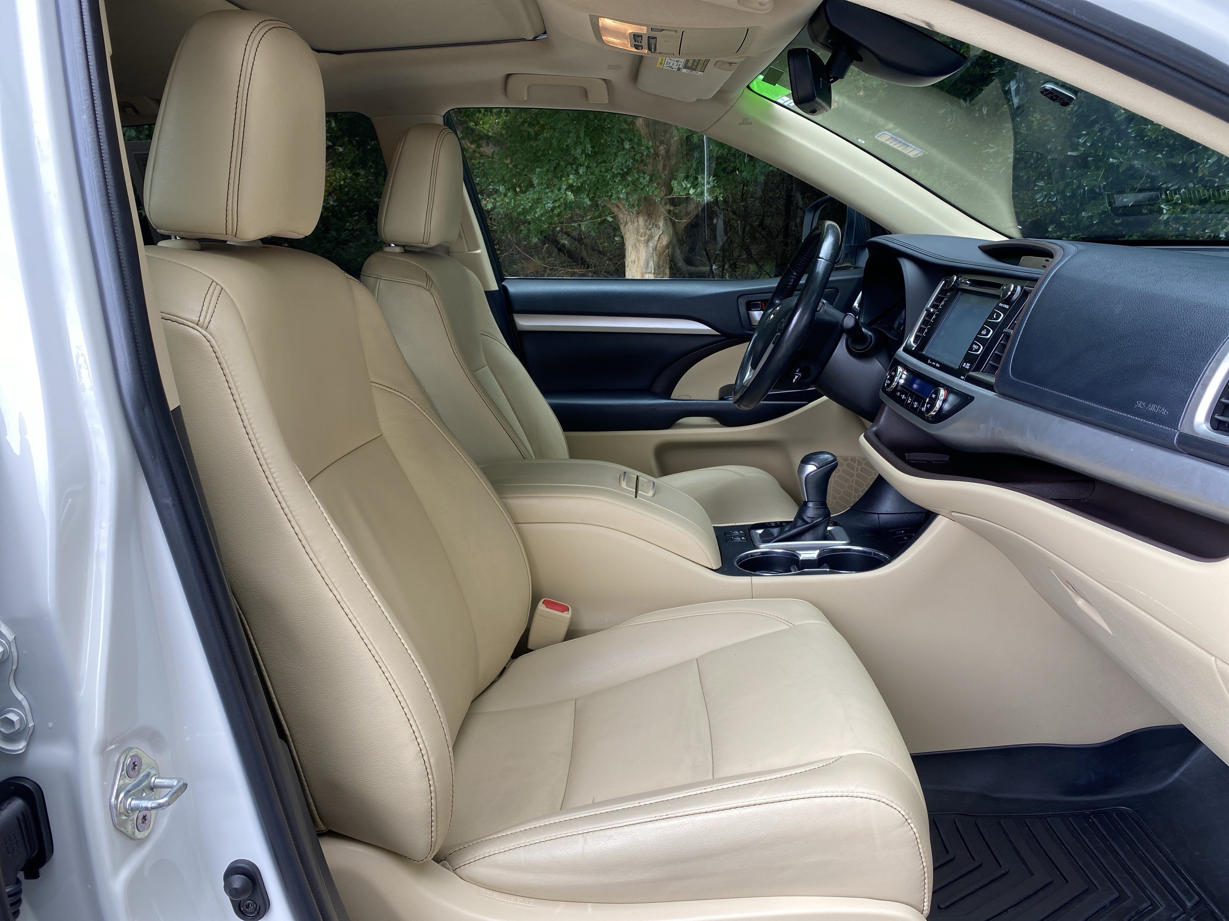Used 2019 Toyota Highlander XLE FWD image 34