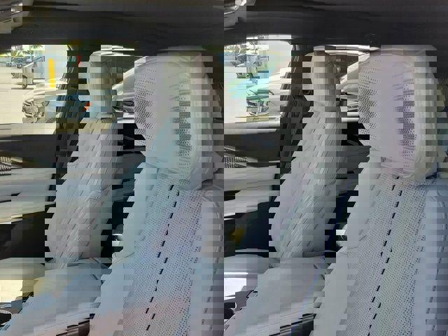 Used 2023 Cadillac Lyriq 2WD image 10