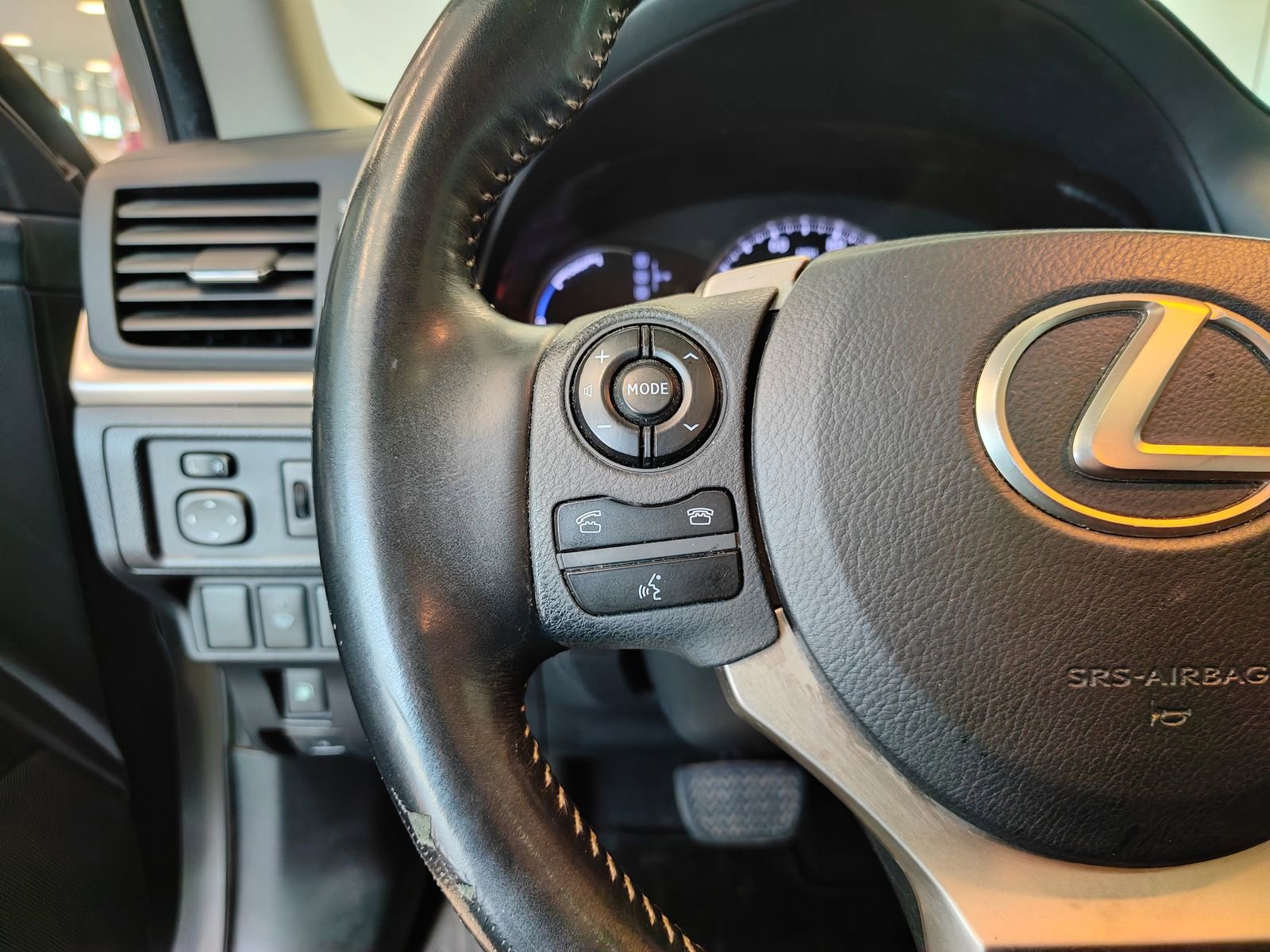 Used 2015 Lexus CT 200h image 17