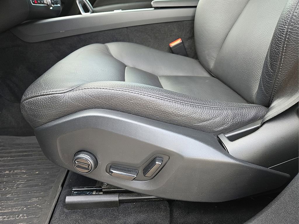 Certified 2023 Volvo XC60 B5 Plus w/ Climate Package image 25