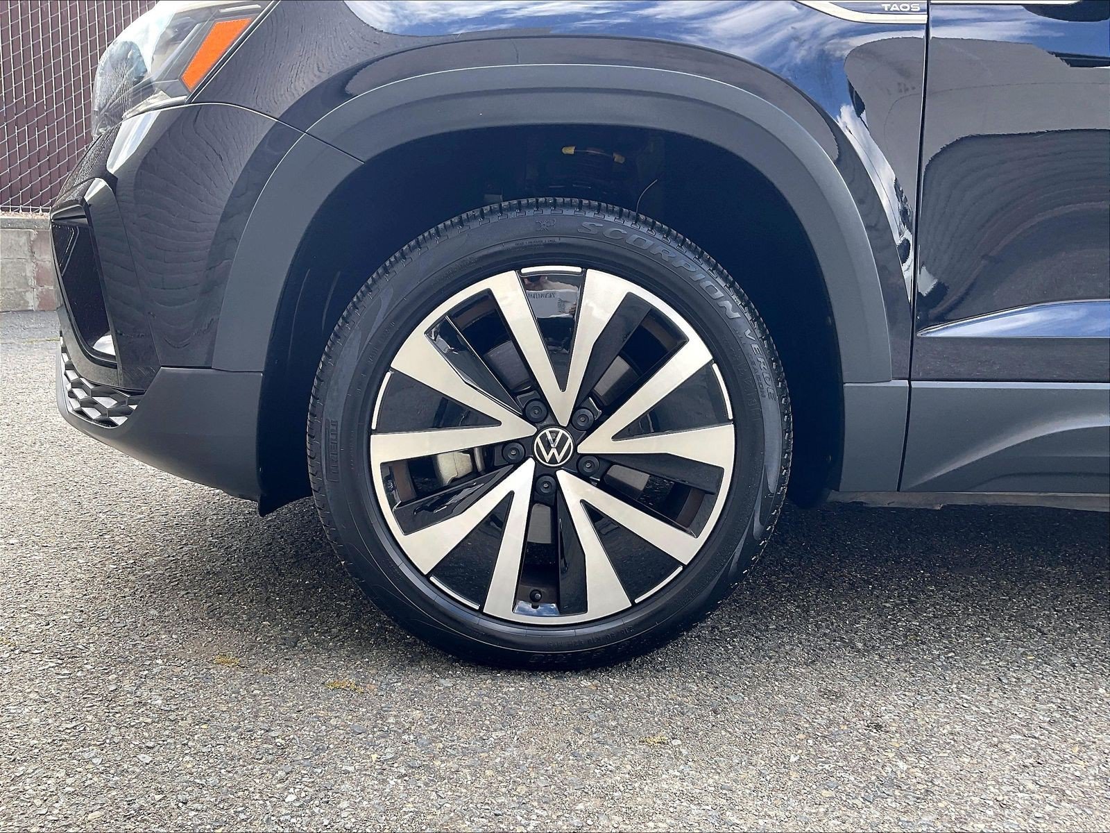 Certified 2022 Volkswagen Taos SE FWD image 8