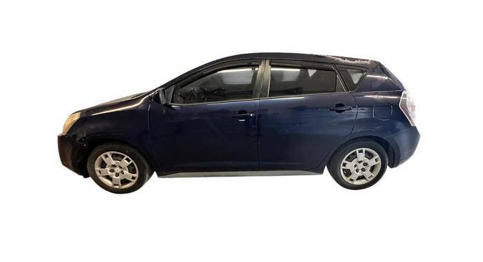 Used 2010 Pontiac Vibe w/ Preferred Package FWD image 2