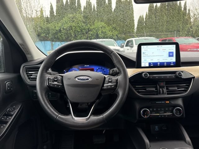 Used 2022 Ford Escape Titanium w/ Titanium Elite Package AWD/4WD image 18