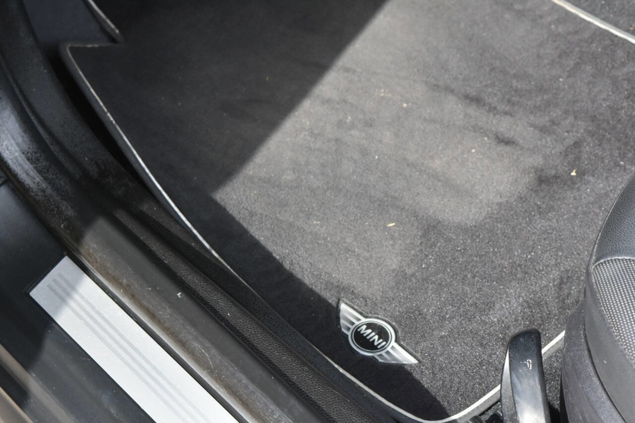 Used 2012 MINI Cooper Convertible image 32