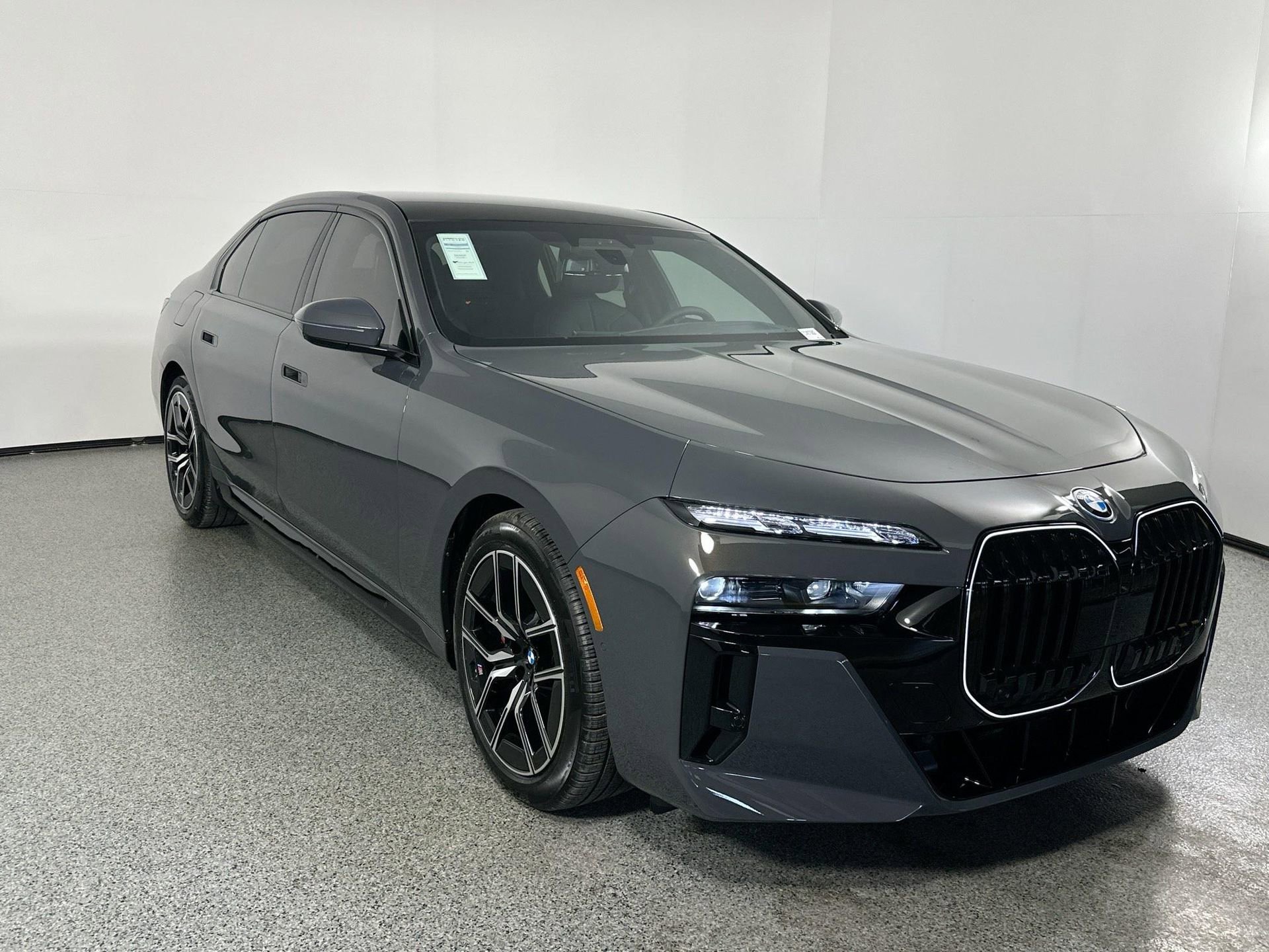 New 2026 BMW 750e xDrive w/ Executive Package image 3