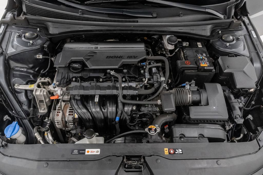 Used 2023 Hyundai Elantra Limited FWD image 3