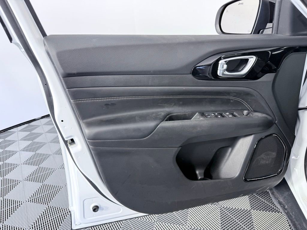 Used 2022 Jeep Compass Altitude image 9