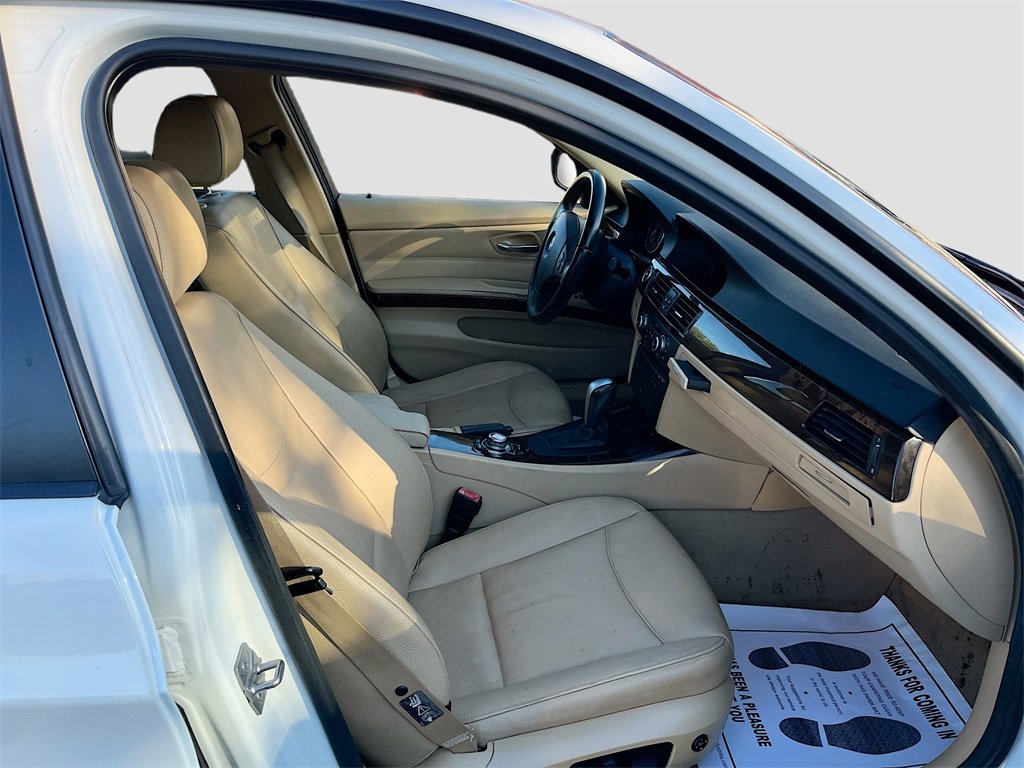 Used 2011 BMW 328i Sedan w/ Premium Pkg image 28