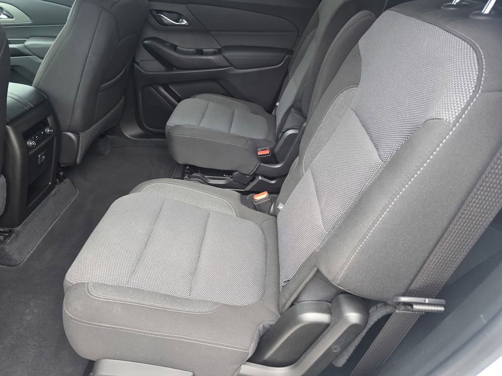 Used 2023 Chevrolet Traverse LT FWD image 12