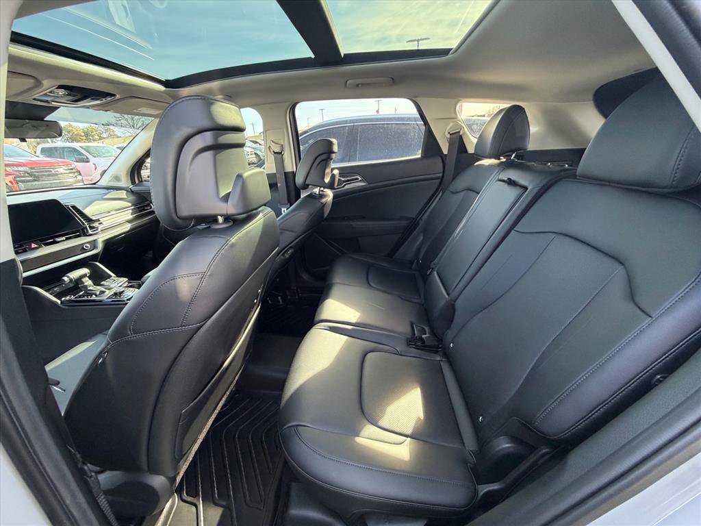 Used 2025 Kia Sportage SX image 12