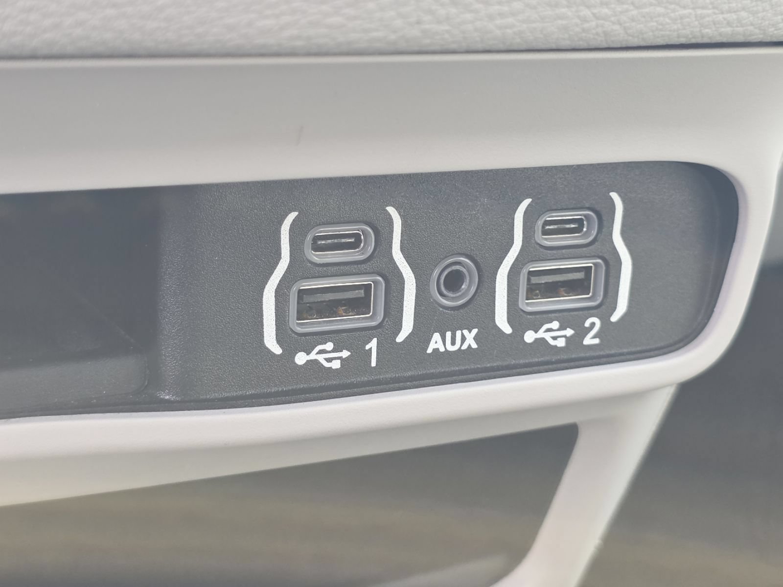 Used 2021 Chrysler Pacifica Touring-L FWD image 7