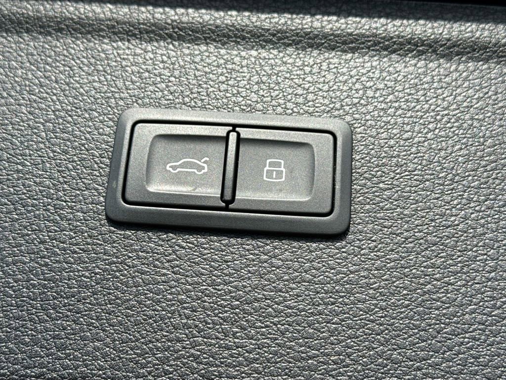 Used 2020 Audi Q5 2.0T Titanium Premium Plus w/ Premium Plus Package image 13