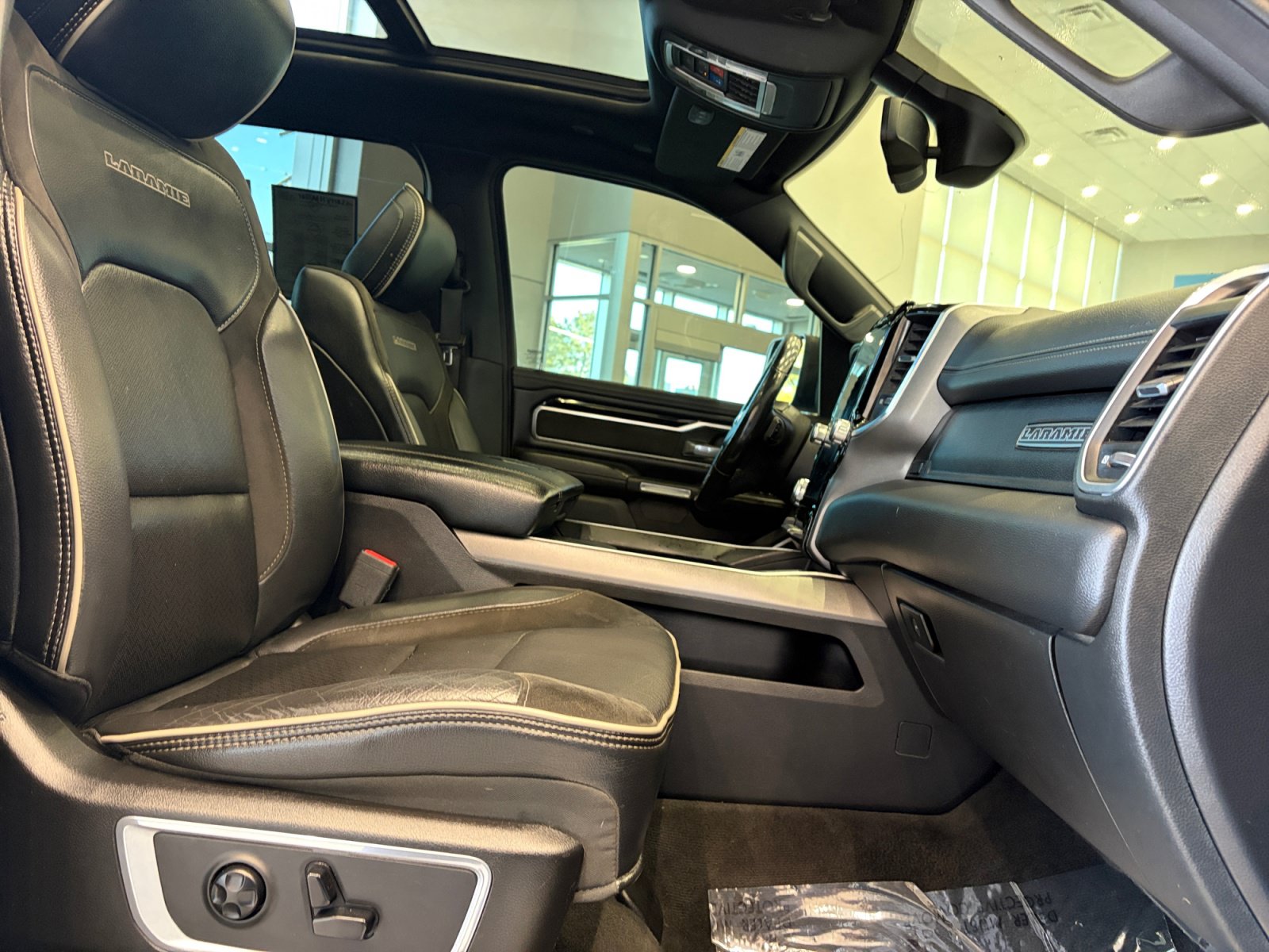 Used 2020 RAM 1500 Laramie AWD/4WD image 31