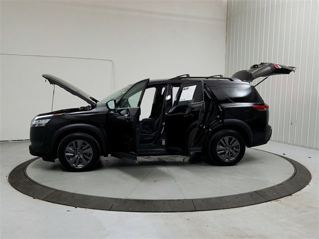 Used 2024 Nissan Pathfinder SV image 12