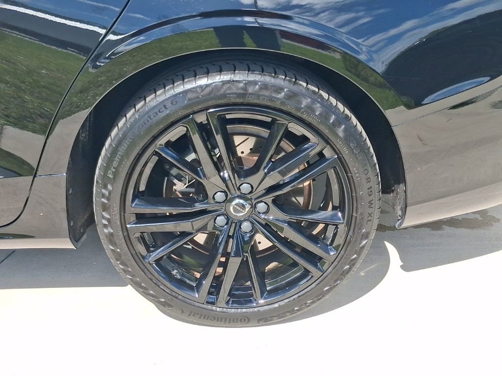 Used 2019 Volvo S60 T6 R-Design image 4