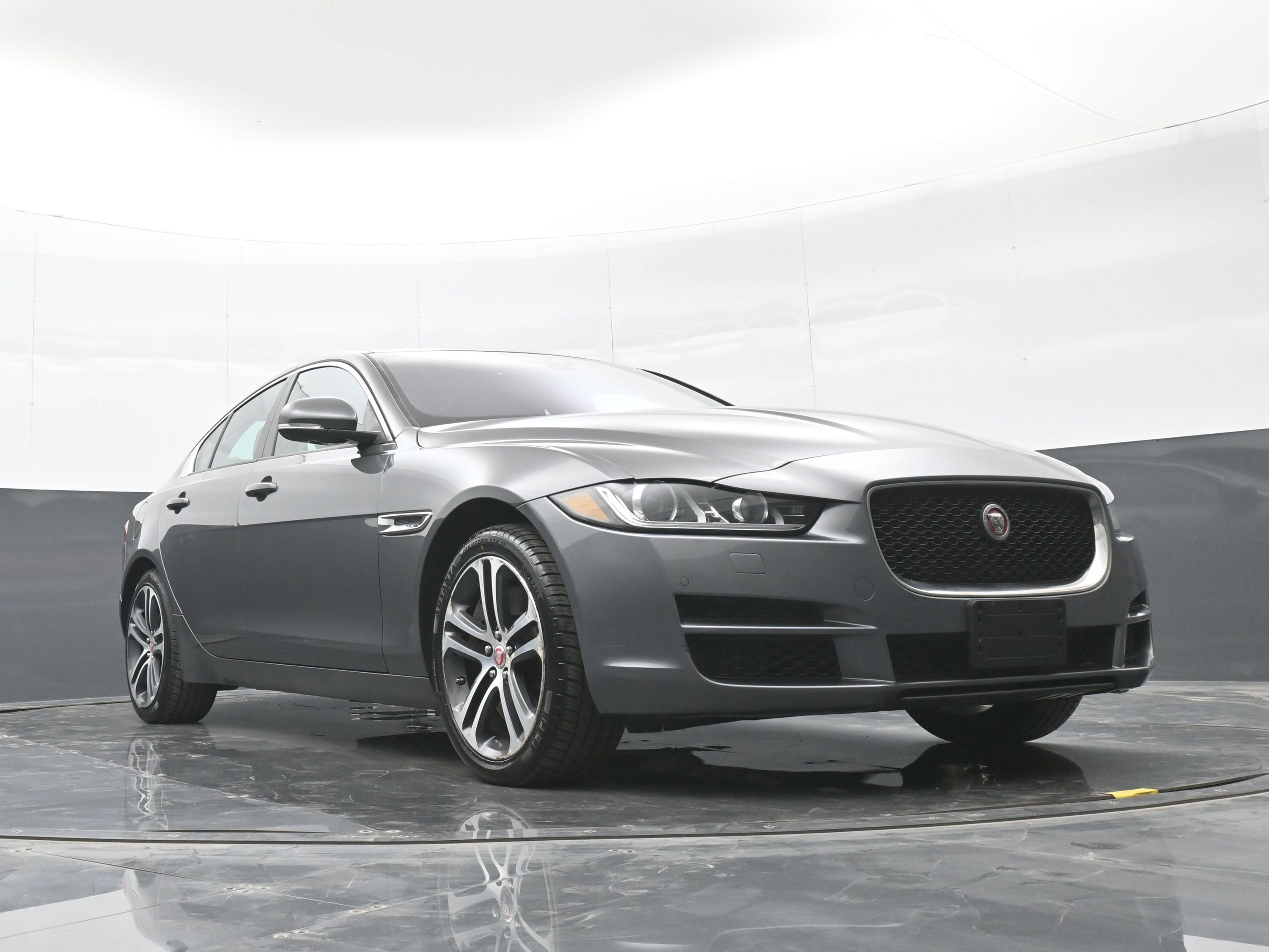 Used 2017 Jaguar XE Premium AWD/4WD image 41