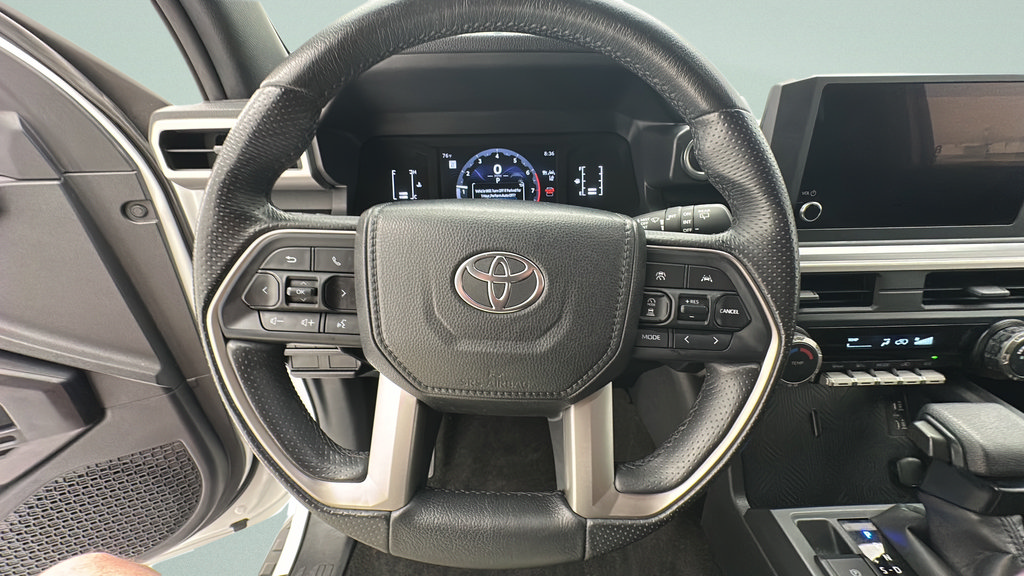 Used 2025 Toyota 4Runner SR5 AWD/4WD image 15