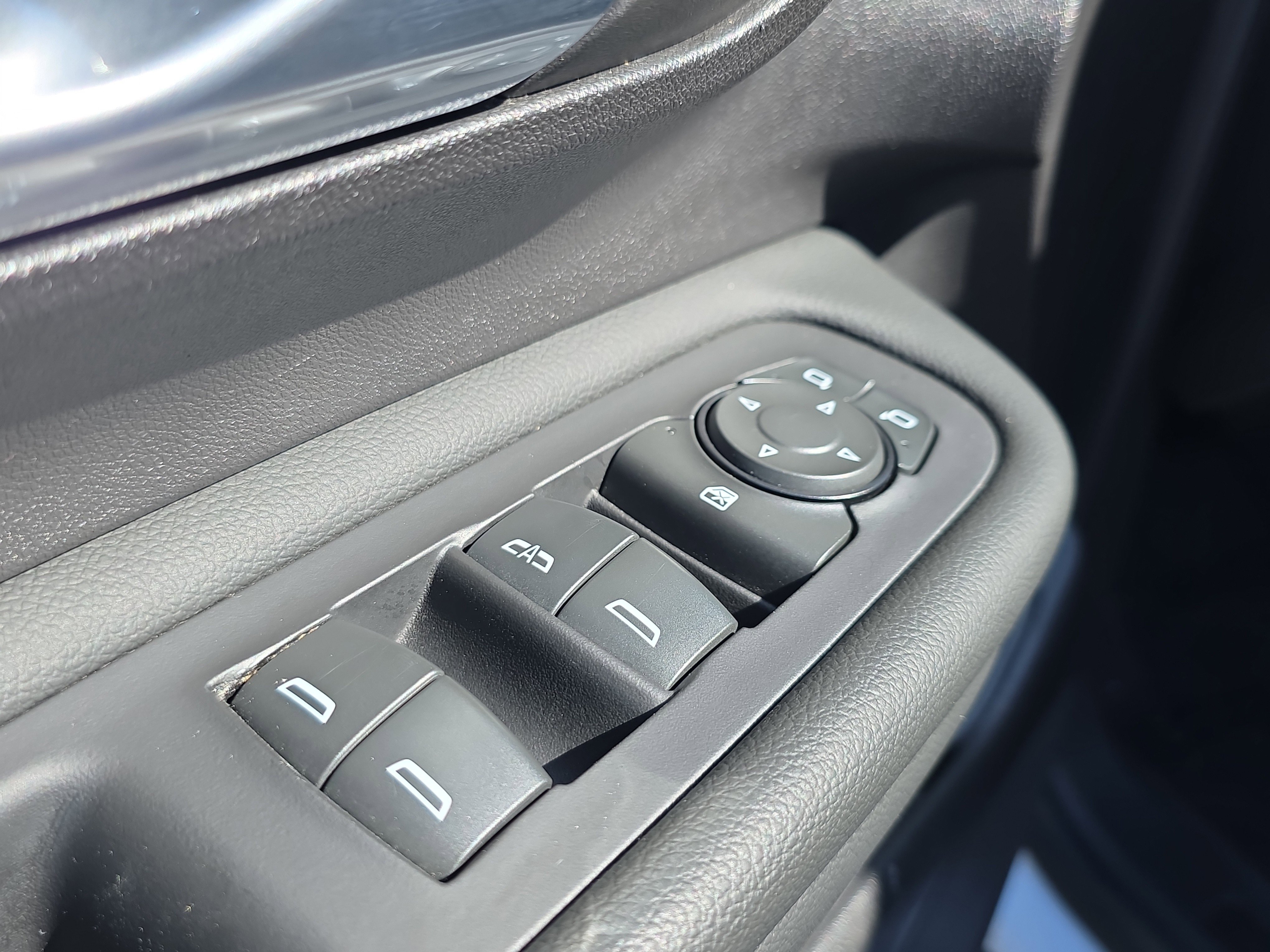 Used 2024 GMC Terrain SLE image 19