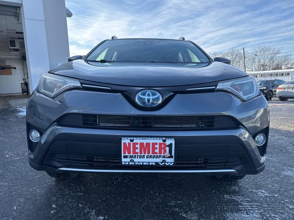 Used 2018 Toyota RAV4 XLE image 2