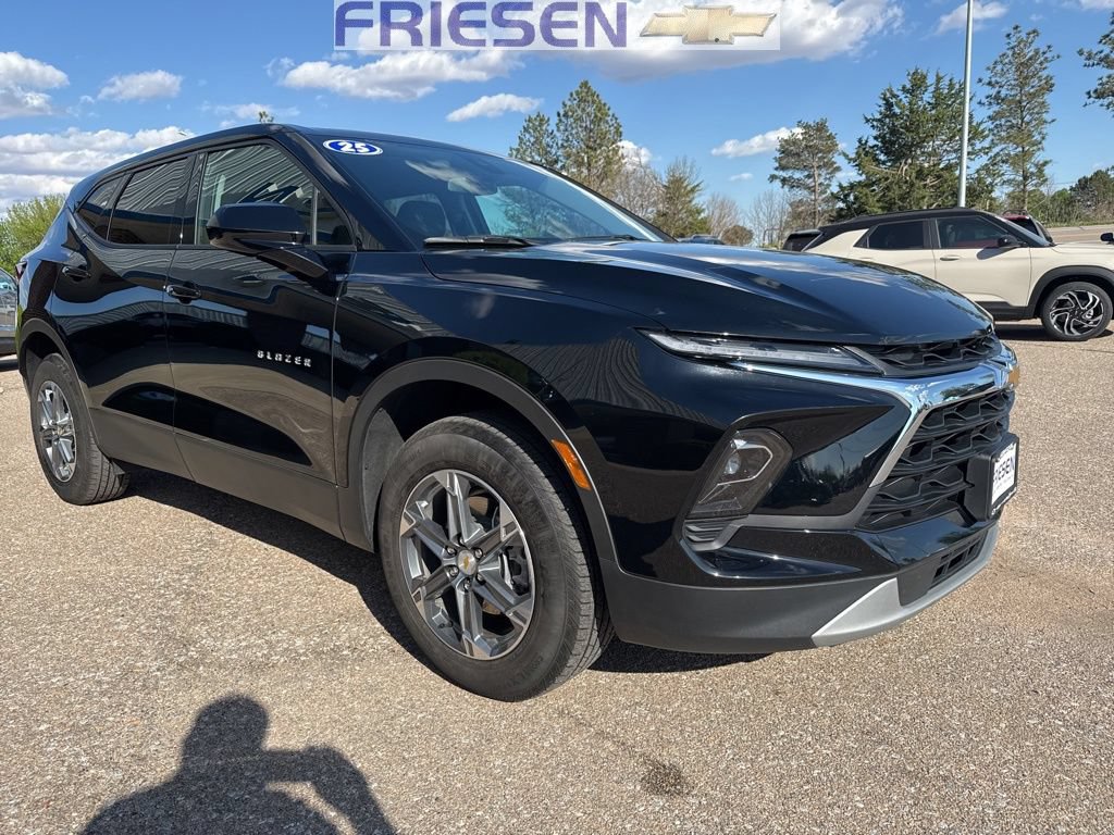 Used 2025 Chevrolet Blazer LT AWD/4WD image 5