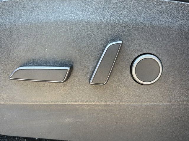 Used 2023 Tesla Model Y Performance AWD/4WD image 13