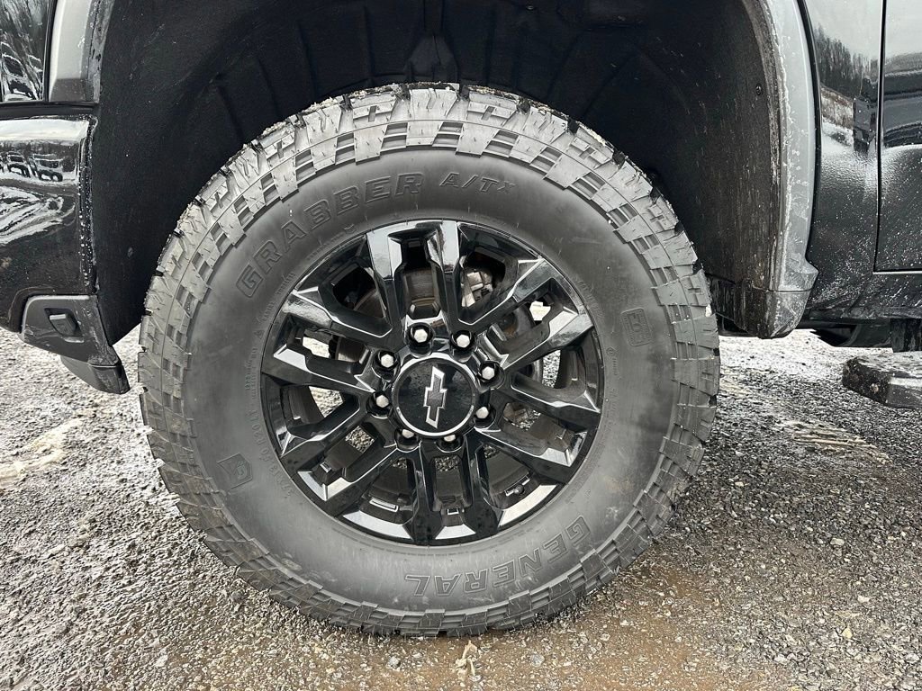 Used 2024 Chevrolet Silverado 2500 ZR2 w/ Technology Package image 18