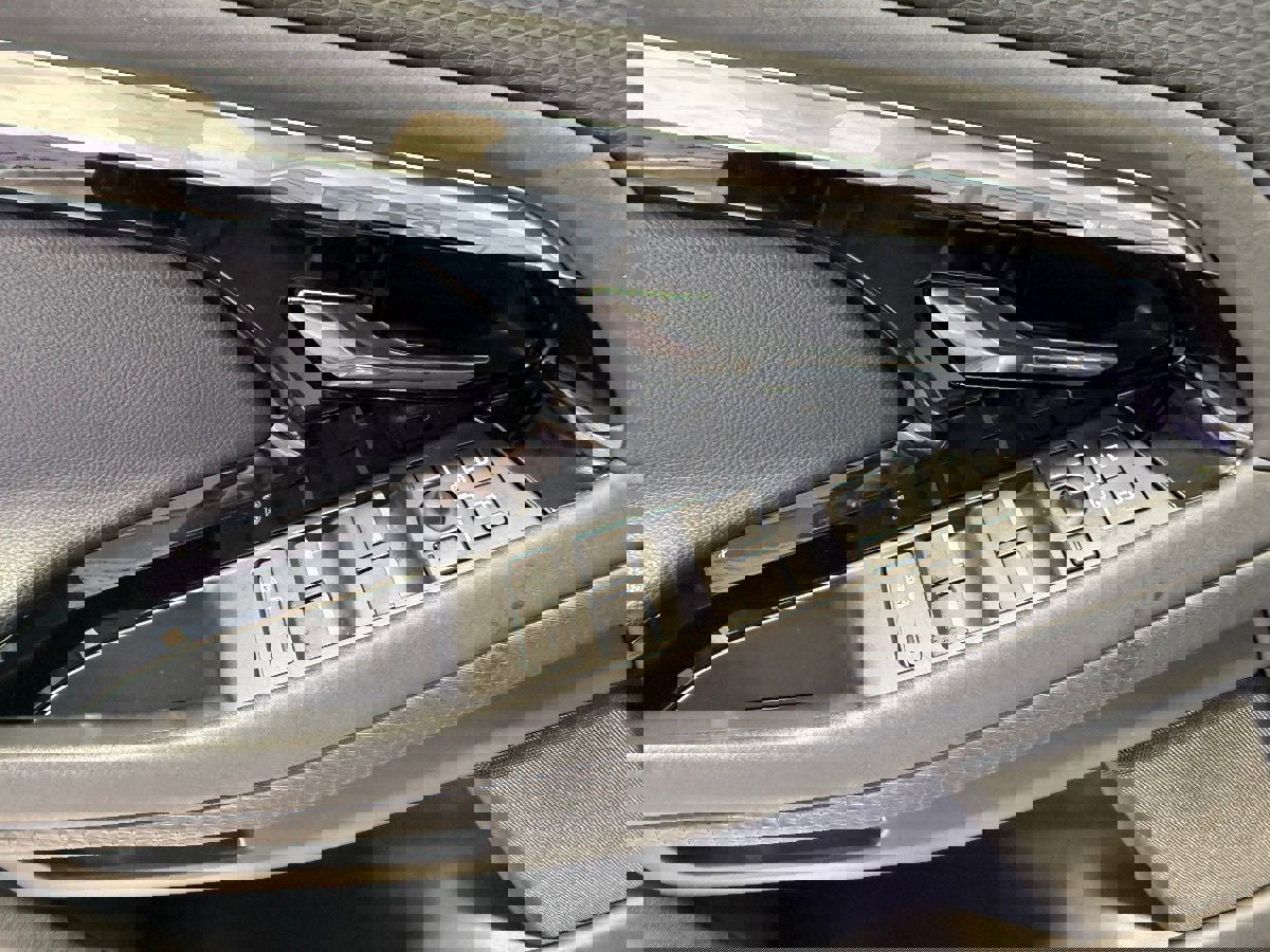 Used 2023 Land Rover Range Rover Evoque S image 31