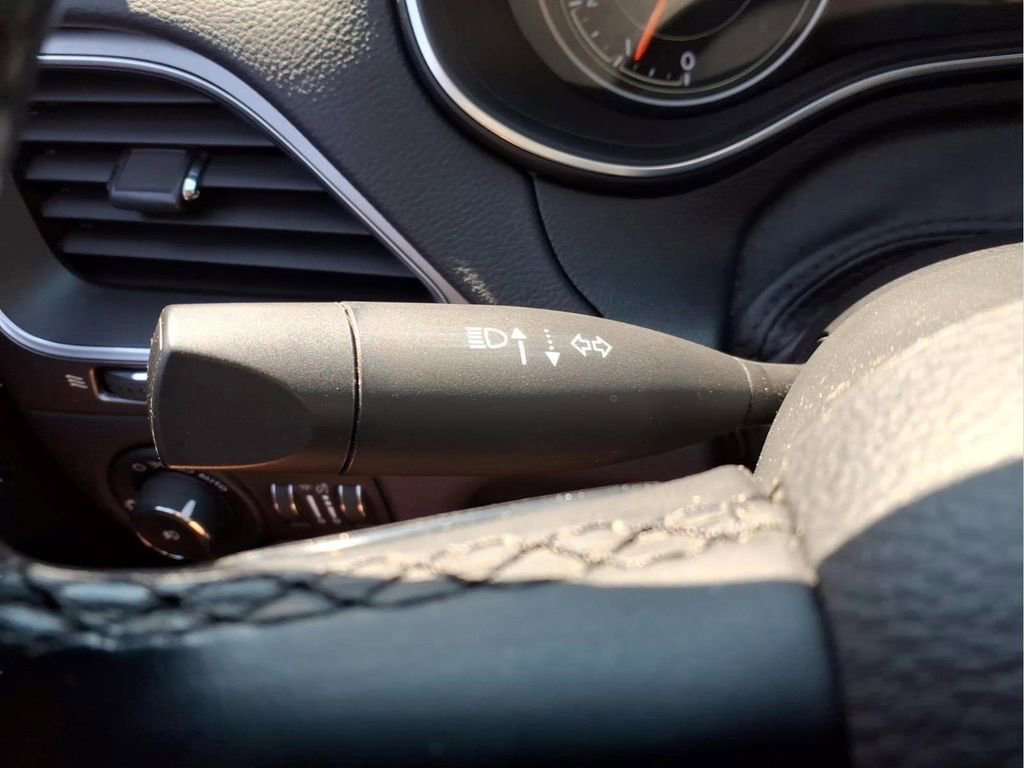 Used 2020 Jeep Cherokee Latitude Plus w/ Cold Weather Group image 30