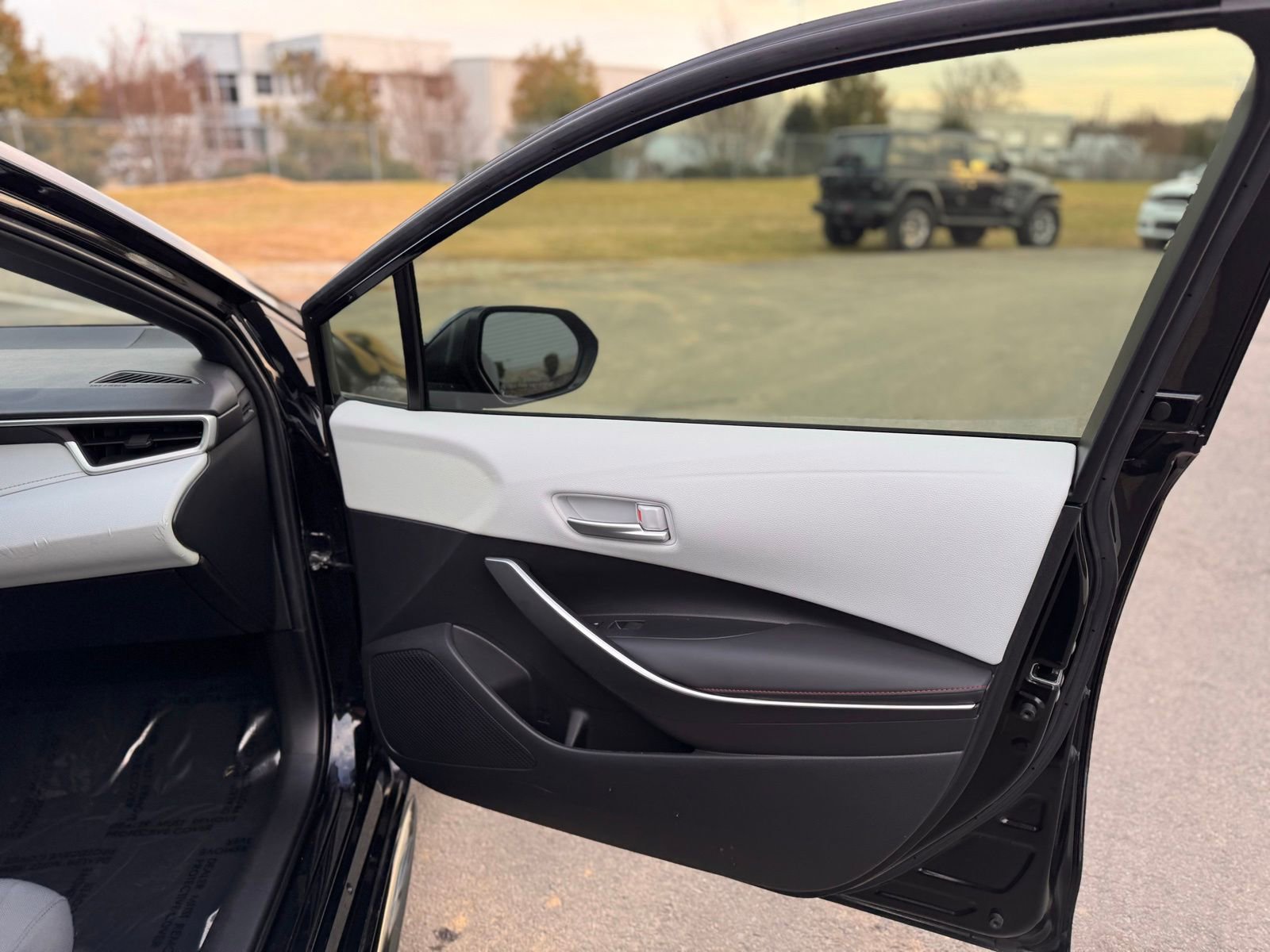 Used 2023 Toyota Corolla SE image 17