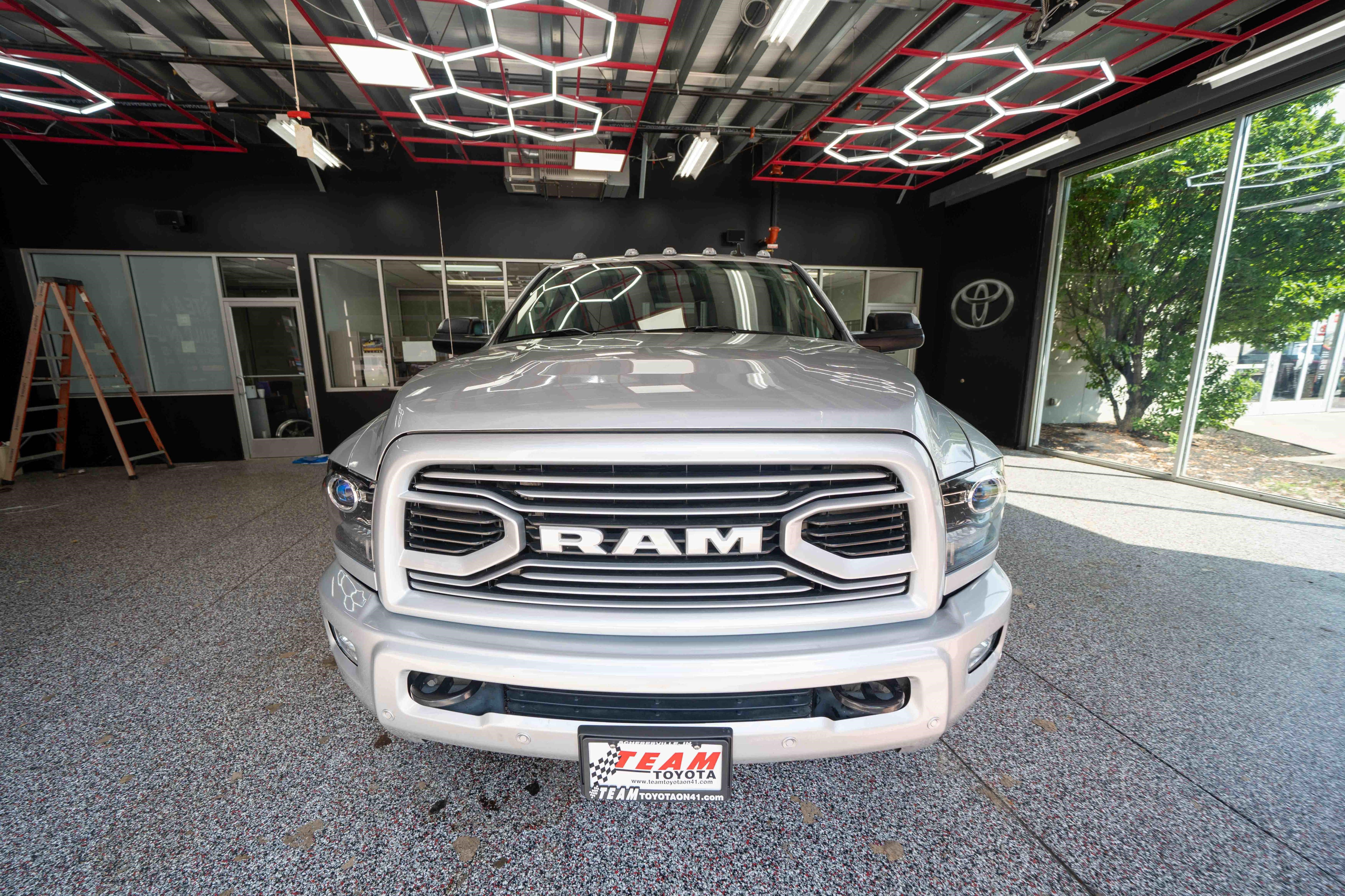 Used 2018 RAM 2500 Laramie w/ Sport Appearance Group AWD/4WD image 6