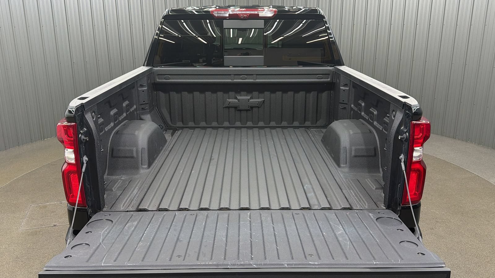 Used 2026 Chevrolet Silverado 1500 High Country w/ Midnight Edition AWD/4WD image 13