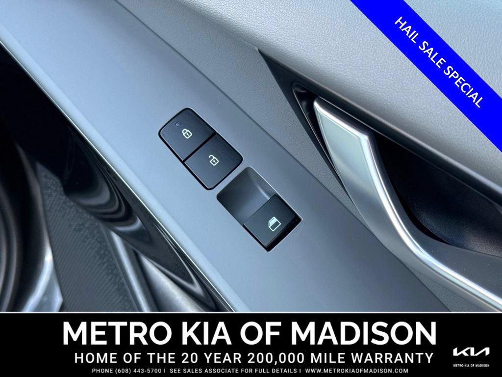Used 2025 Kia Niro EX Touring FWD image 43