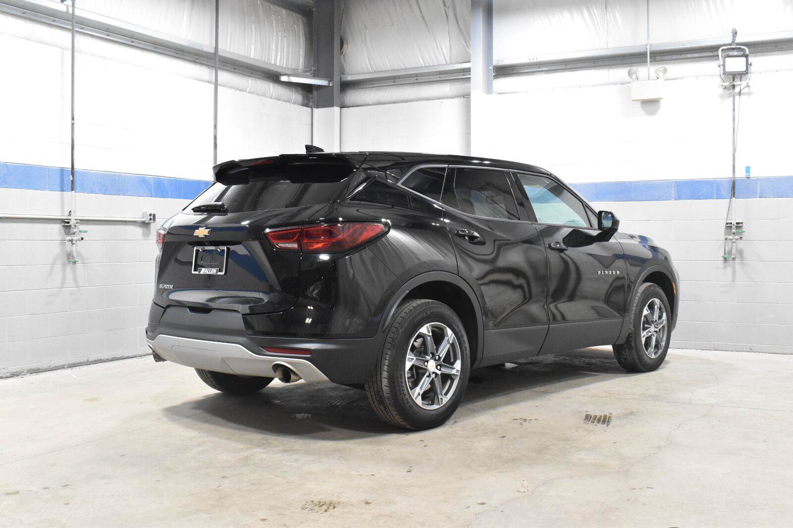 Used 2025 Chevrolet Blazer LT FWD image 23