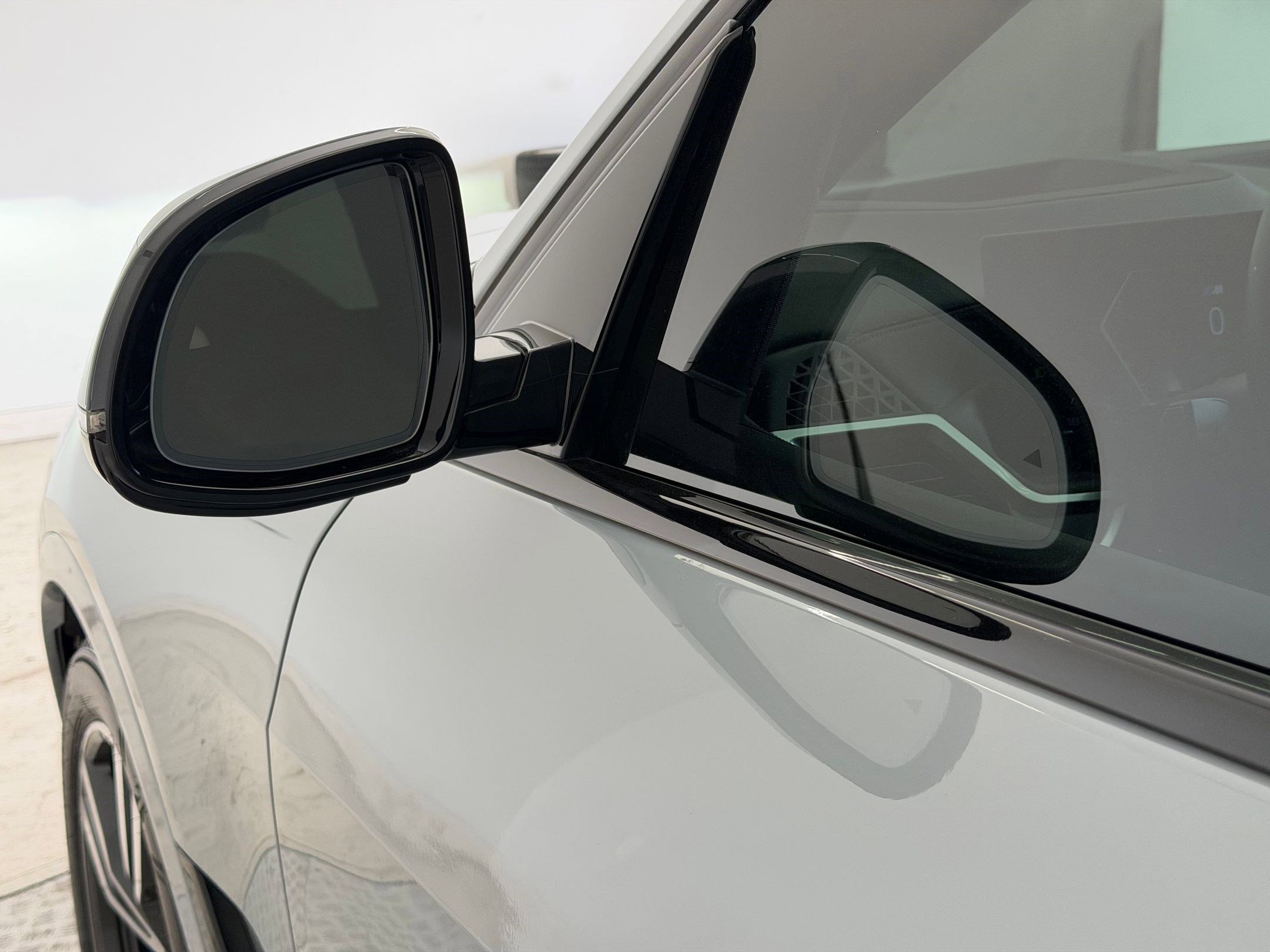 Certified 2023 BMW X7 xDrive40i w/ M Sport Package image 24