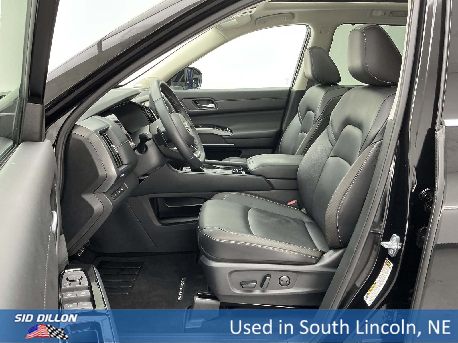 Used 2025 Nissan Pathfinder SL w/ SL Premium Package image 17