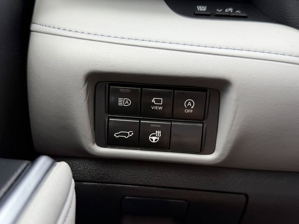 Used 2023 Toyota Highlander Limited AWD/4WD image 28
