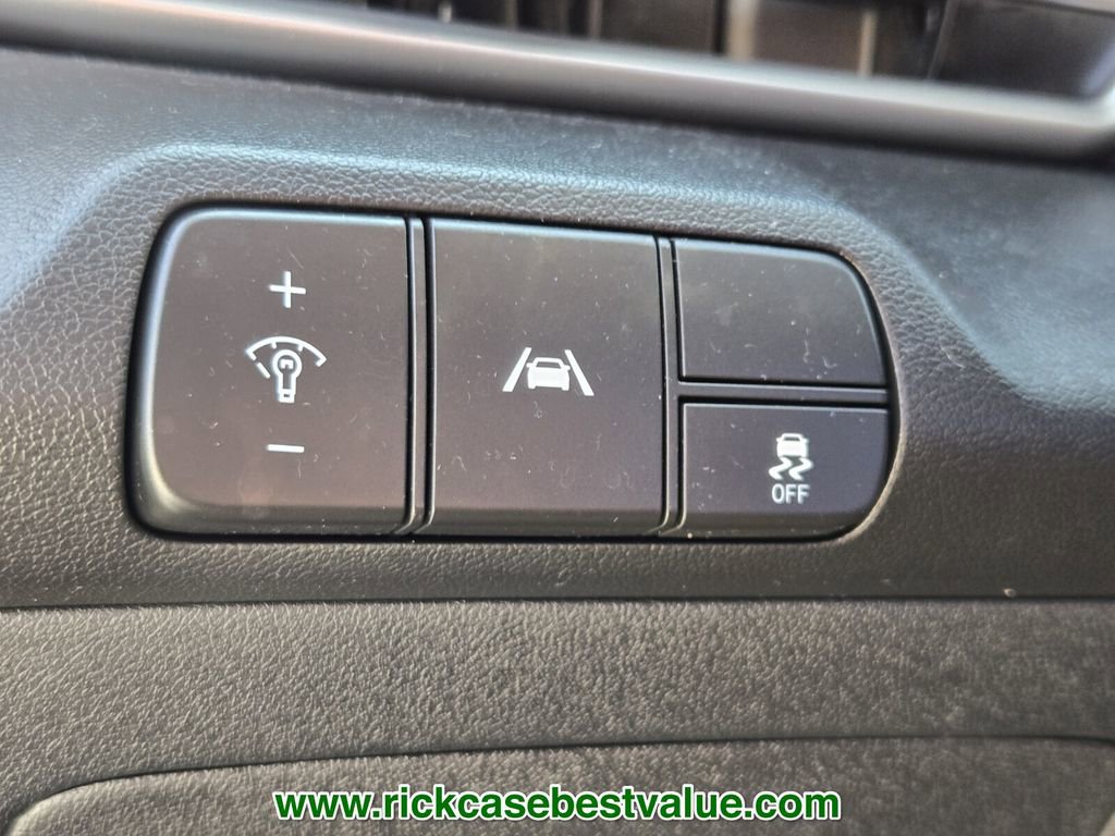 Used 2023 Hyundai Elantra Limited image 32