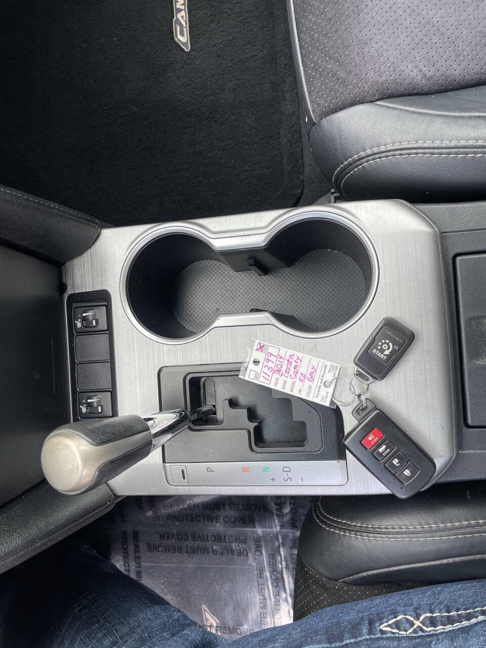 Used 2014 Toyota Camry SE w/ Leather Package FWD image 25