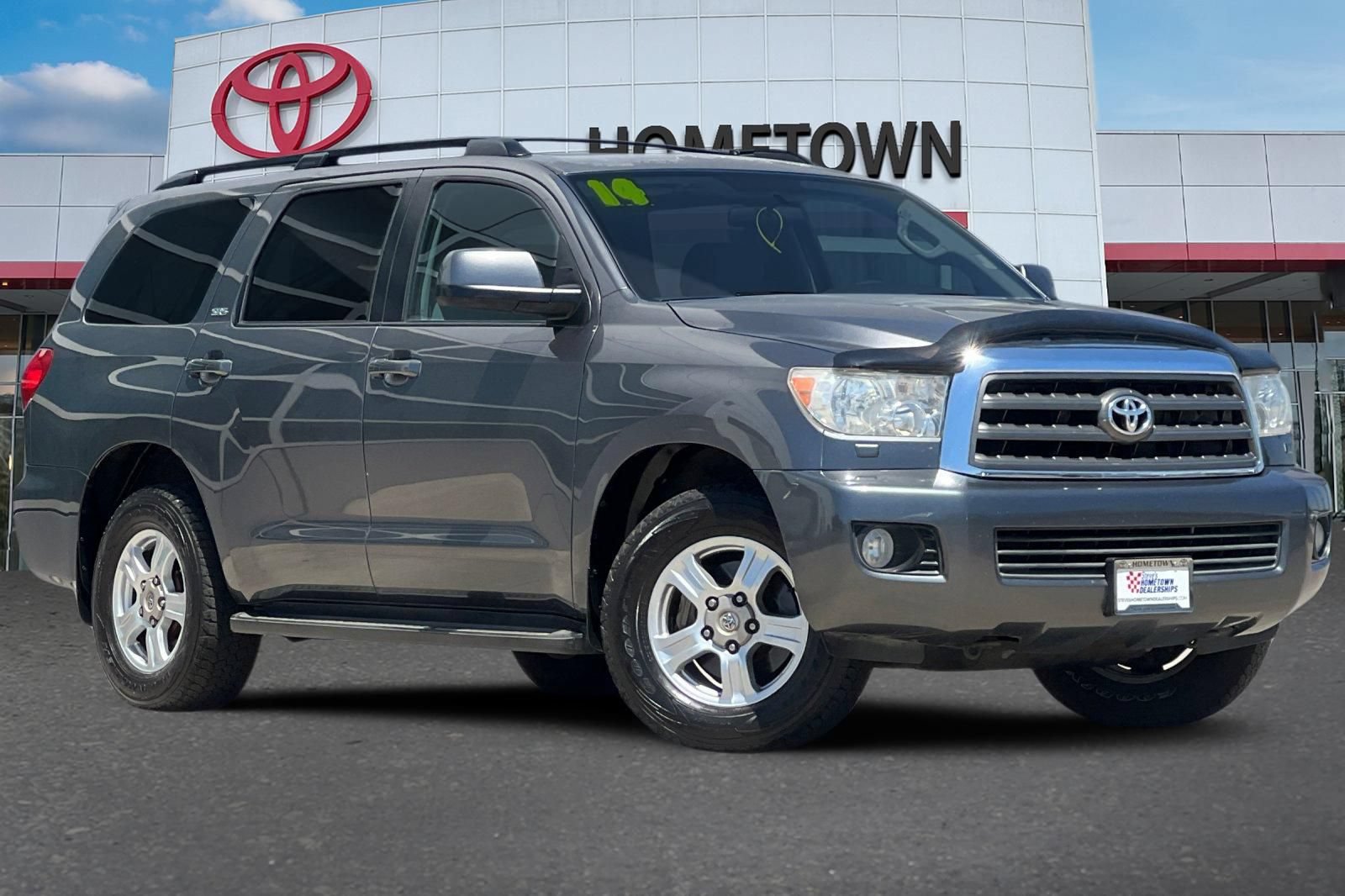 Used 2014 Toyota Sequoia SR5 AWD/4WD image 2