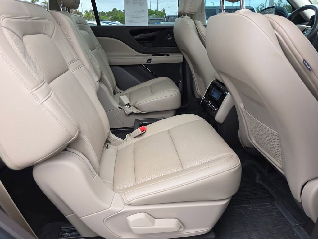 Used 2022 Lincoln Aviator Reserve w/ Equipment Group 201A AWD/4WD image 13