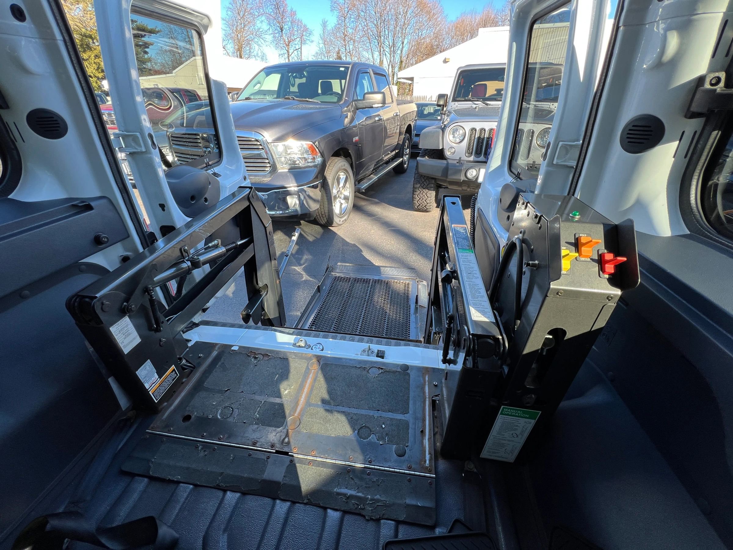 Used 2011 Ford Transit Connect XLT Premium image 22