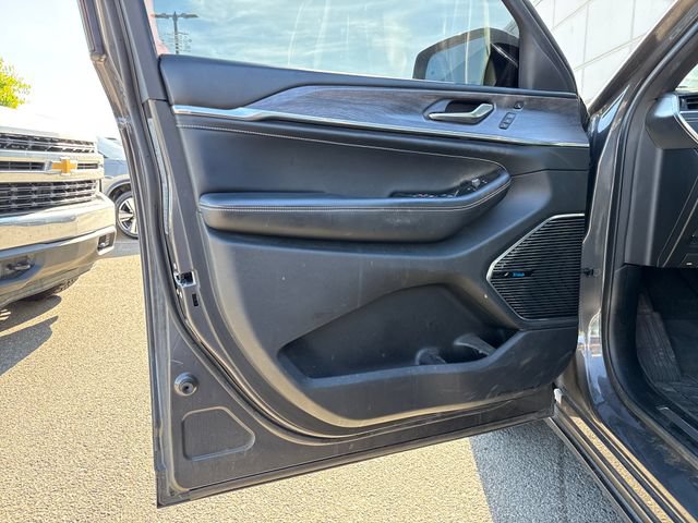 Used 2022 Jeep Grand Cherokee L Overland w/ Advanced Protech Group III AWD/4WD image 16