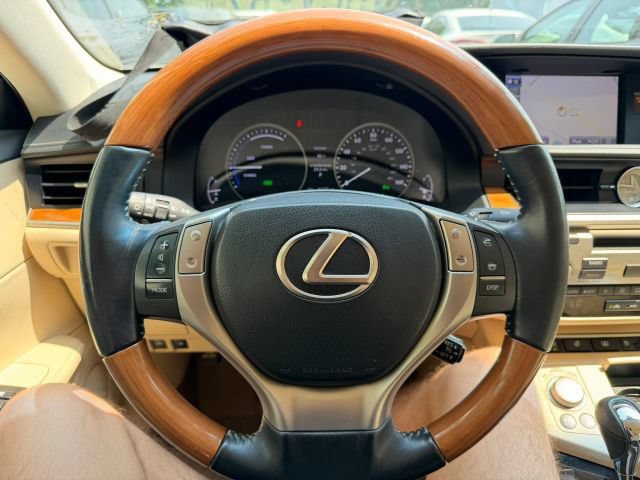 Used 2013 Lexus ES 300h w/ Luxury Pkg FWD image 16