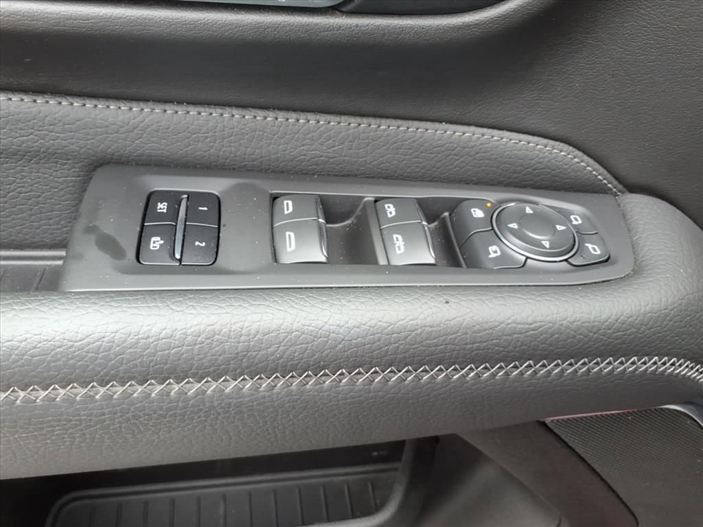 Used 2021 GMC Yukon Denali w/ Denali Premium Package image 28