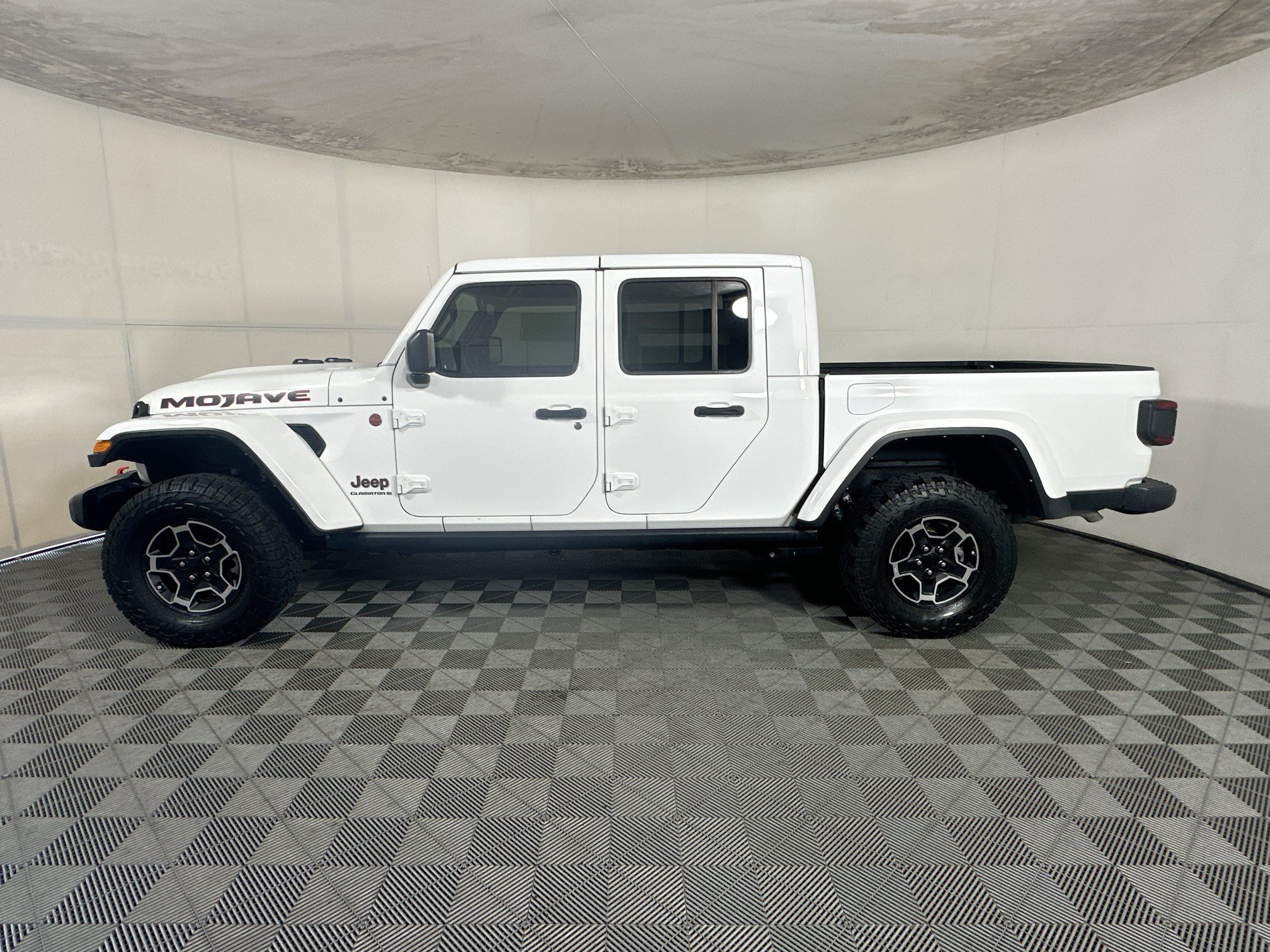 Used 2023 Jeep Gladiator Mojave w/ LED Lighting Group AWD/4WD image 6