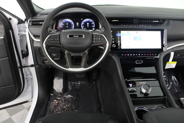 New 2026 Jeep Grand Cherokee Altitude image 11